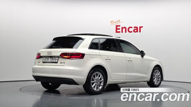 Audi A3 2015 — photo 2