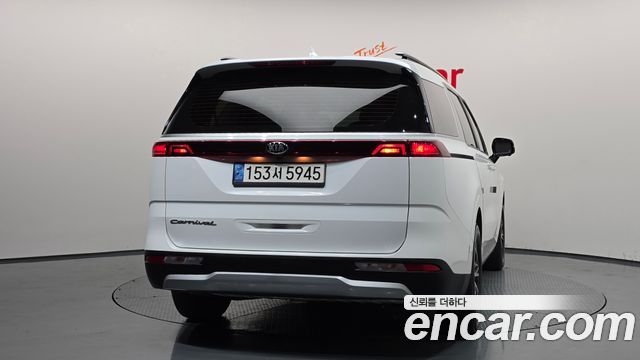 Kia Canival 2021 — photo 4