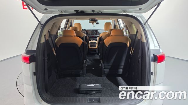 Kia Canival 2021 — photo 23