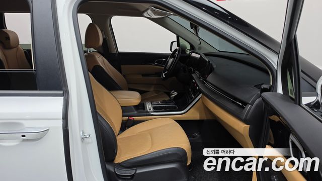 Kia Canival 2021 — photo 16