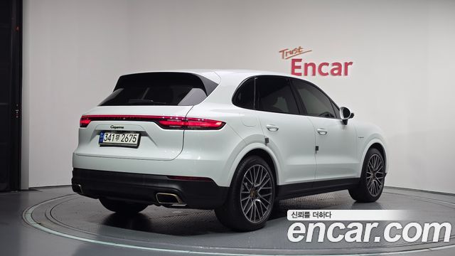 Porsche Cayenne 2021 — photo 2