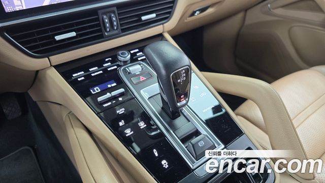 Porsche Cayenne 2021 — photo 12