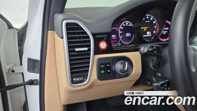 Porsche Cayenne 2021 — photo 23