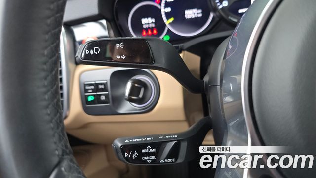 Porsche Cayenne 2021 — photo 24