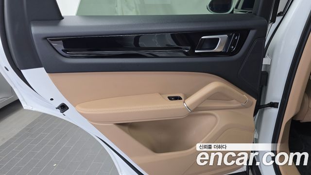 Porsche Cayenne 2021 — photo 15