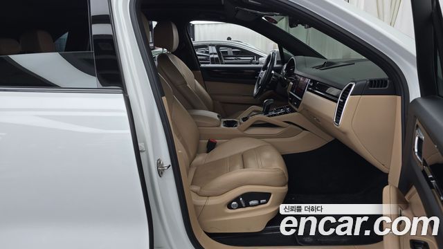 Porsche Cayenne 2021 — photo 16