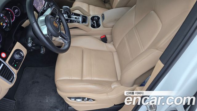 Porsche Cayenne 2021 — photo 28