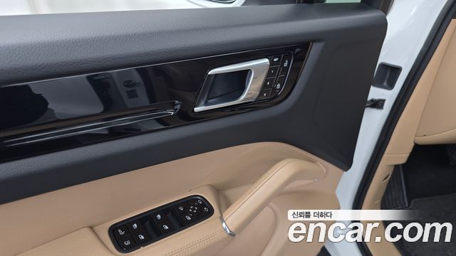 Porsche Cayenne 2021 — photo 31