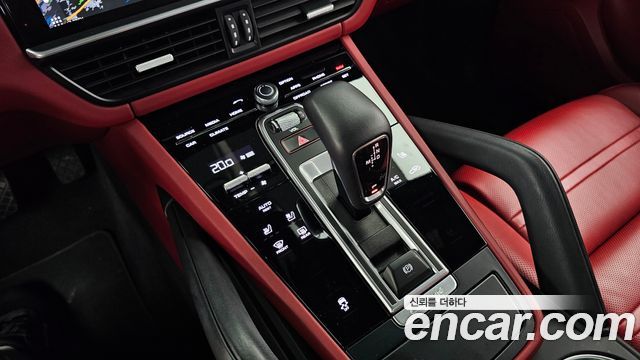 Porsche Cayenne 2020 — photo 12
