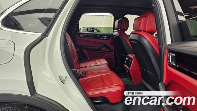 Porsche Cayenne 2020 — photo 17