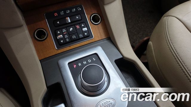 Land Rover Discovery 2015 — photo 9