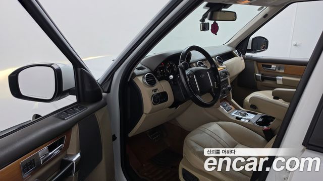 Land Rover Discovery 2015 — photo 10