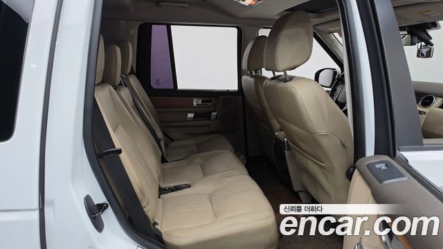 Land Rover Discovery 2015 — photo 11