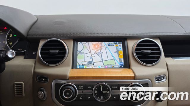 Land Rover Discovery 2015 — photo 12