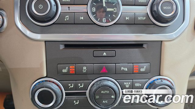 Land Rover Discovery 2015 — photo 15