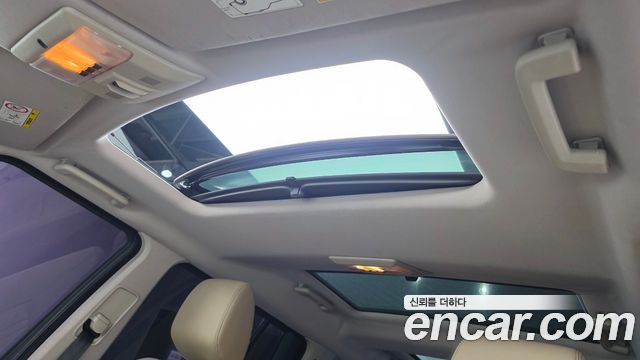 Land Rover Discovery 2015 — photo 16
