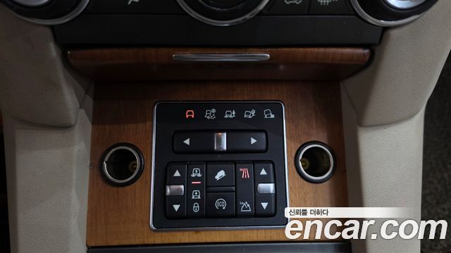 Land Rover Discovery 2015 — photo 18