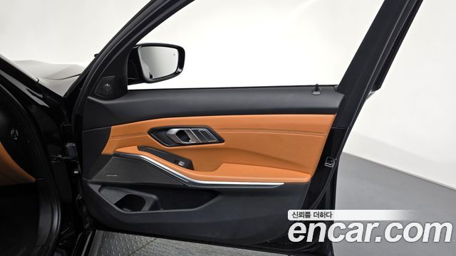 BMW 3-Series 2021 — photo 14