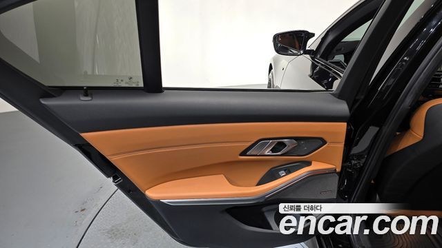 BMW 3-Series 2021 — photo 15