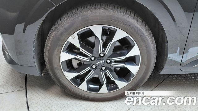 Kia Canival 2023 — photo 5