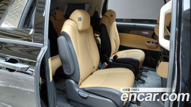 Kia Canival 2023 — photo 17