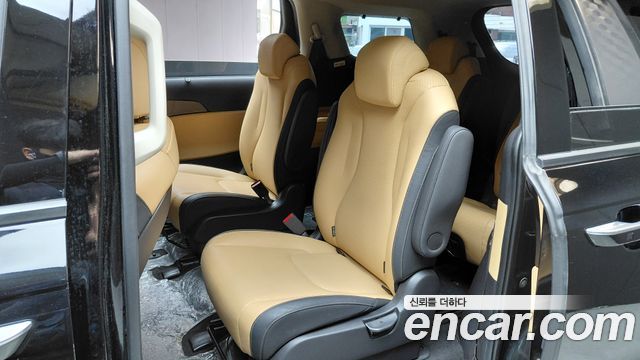 Kia Canival 2023 — photo 18