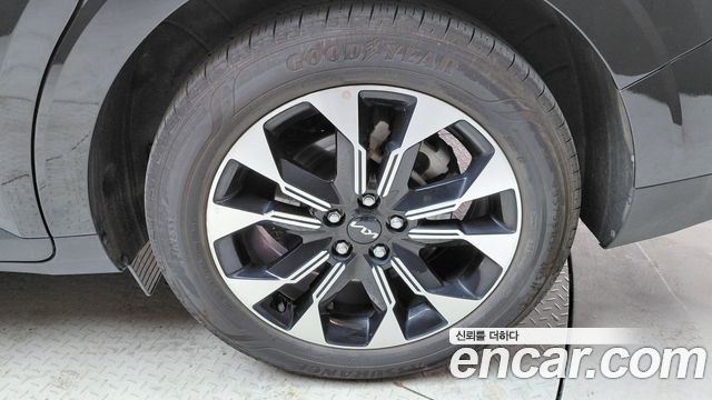 Kia Canival 2023 — photo 7