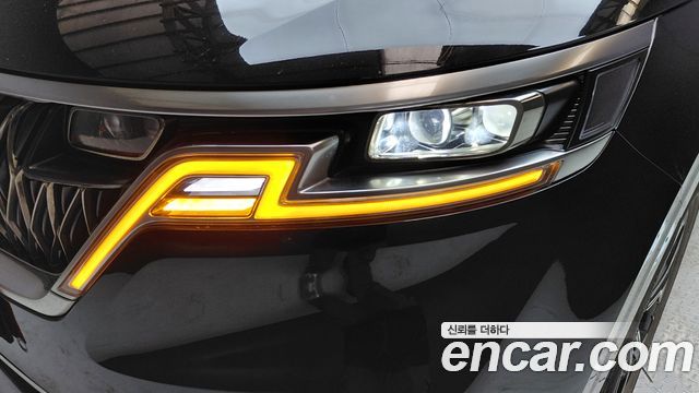 Kia Canival 2023 — photo 8