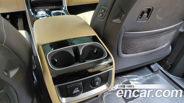Kia Canival 2023 — photo 28