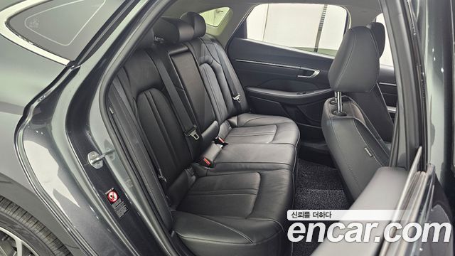 Hyundai Sonata 2022 — photo 17