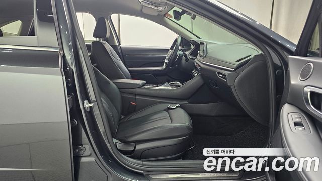 Hyundai Sonata 2022 — photo 16