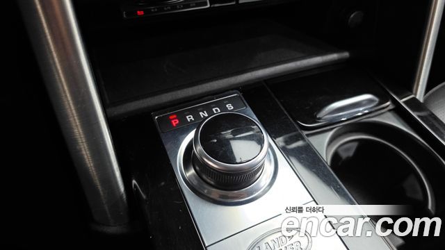 Land Rover Discovery 2018 — photo 12