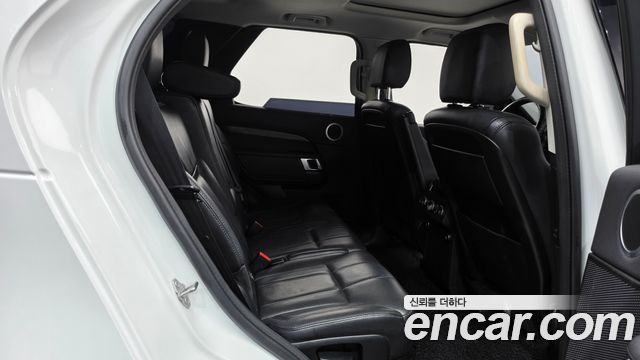 Land Rover Discovery 2018 — photo 17