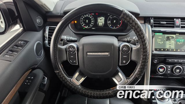 Land Rover Discovery 2018 — photo 19