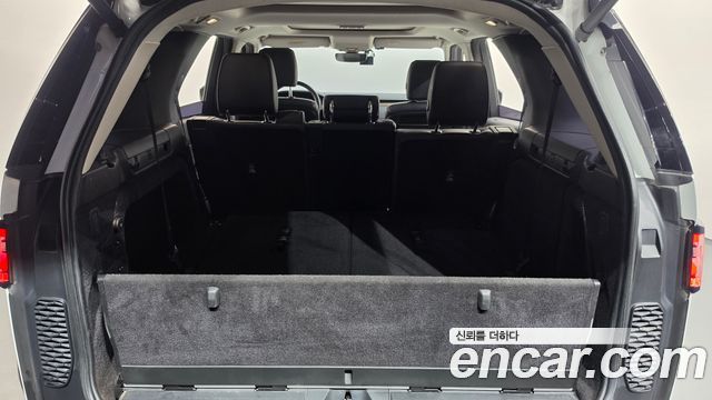 Land Rover Discovery 2018 — photo 25