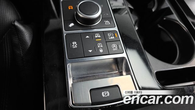 Land Rover Discovery 2018 — photo 26