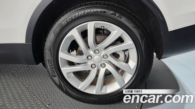 Land Rover Discovery 2018 — photo 7