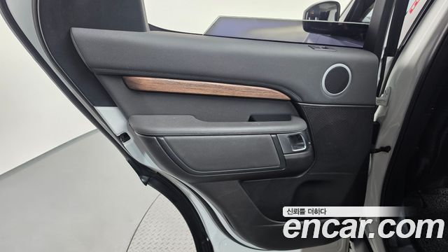 Land Rover Discovery 2018 — photo 15