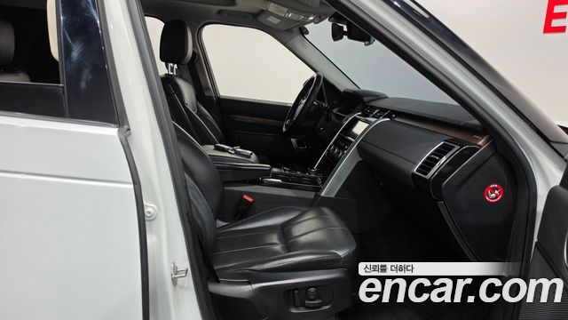 Land Rover Discovery 2018 — photo 16
