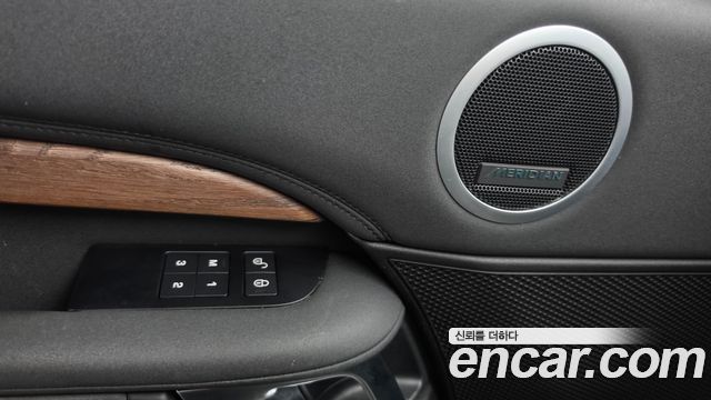 Land Rover Discovery 2018 — photo 31