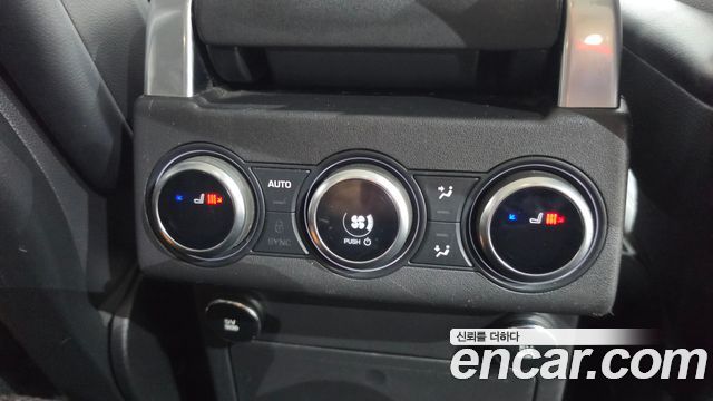 Land Rover Discovery 2018 — photo 32