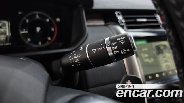 Land Rover Discovery 2018 — photo 34