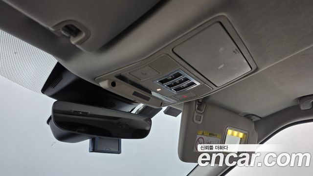 Land Rover Discovery 2018 — photo 35
