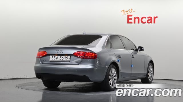 Audi A4 2011 — photo 2