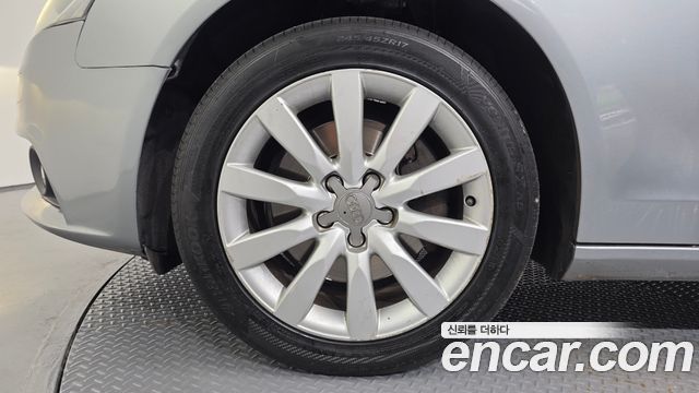 Audi A4 2011 — photo 5