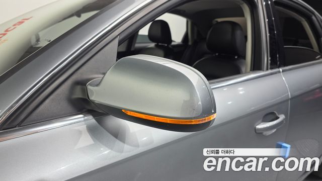 Audi A4 2011 — photo 18