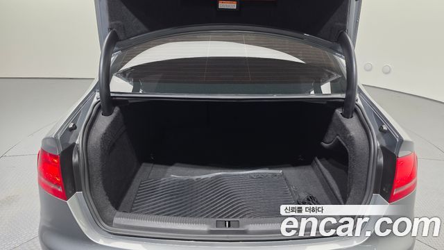 Audi A4 2011 — photo 20