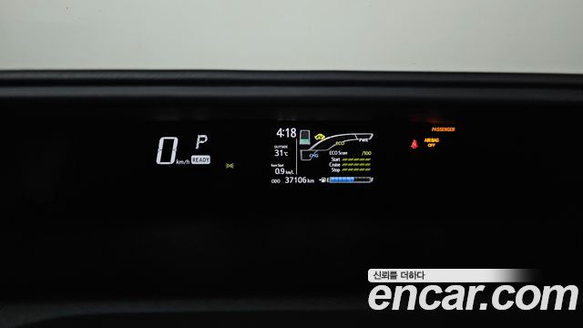 Toyota Prius 2019 — photo 11