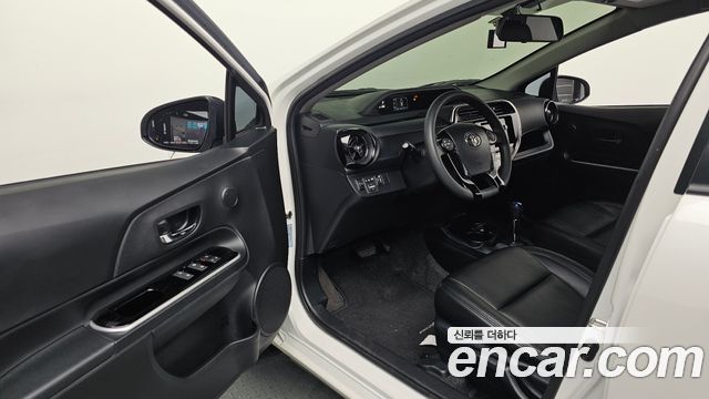 Toyota Prius 2019 — photo 13