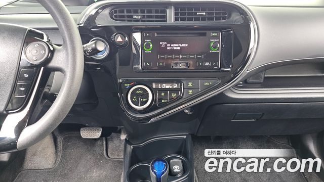 Toyota Prius 2019 — photo 18